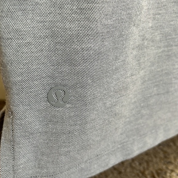 Lululemon Chest Pocket T-Shirt Oxford - Light Gray - Picture 3 of 3